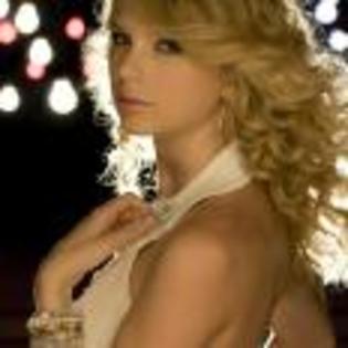 Taylor_Swift_1230495036_3