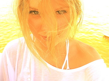 taylor-swift-3-thumb-437x327