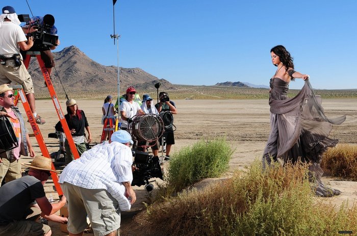 A-Year-Without-Rain-Selena-Gomez-selena-gomez-16407223-1280-847