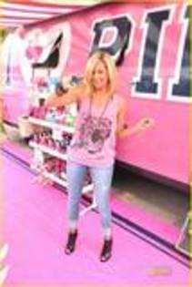 th_2010VictoriasSecretEvent5 - ashley tisadle