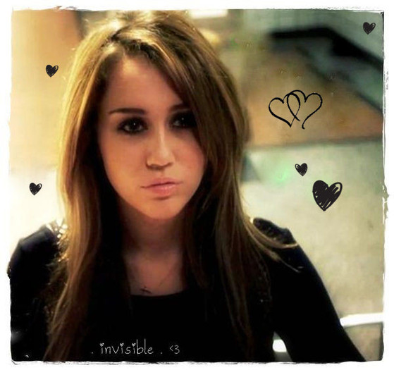 24469918_XBFKAKNKO - Pt Miley de ziua ei