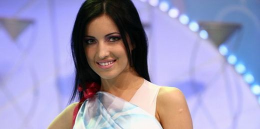 Elena Voscoboinic; Elena are 20 de ani si face parte din Baletul "Dansez pentru tine" din sezonul 9 al emisiunii.
