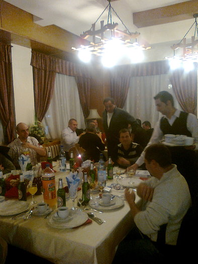 La taifas; servirea afost buna
