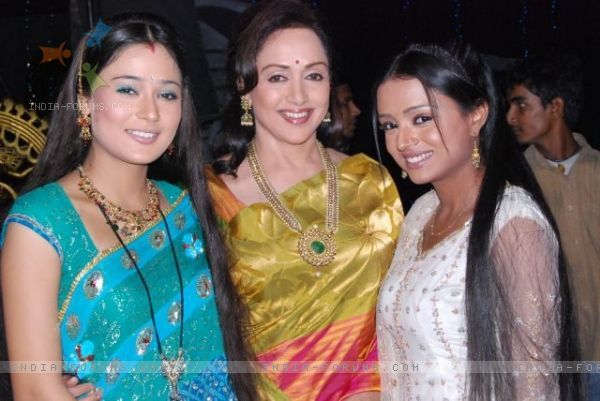 33240-ragini-and-sadhna-with-hema-malini