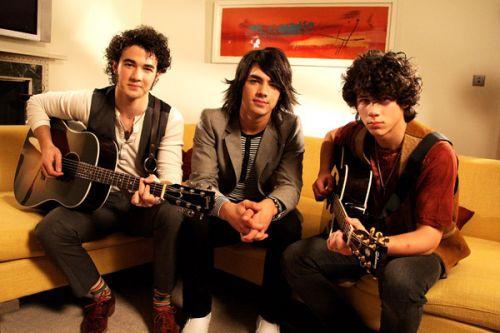 AYJAFZGNUUTADRXTMWM - Jonas Brothers