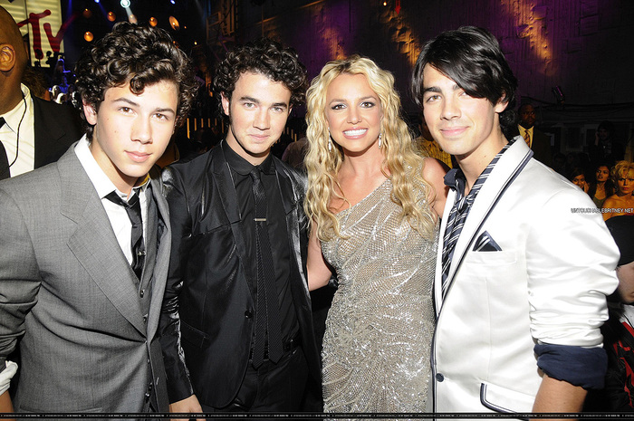 britney_spears_and_the_jonas_brothers