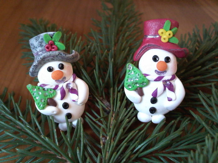 IMG3453BROSA DE CRACIUN OM DE ZAPADA  18 LEI; BROSA FIMO OM DE ZAPADA ,IARNA ,SARBATORI
