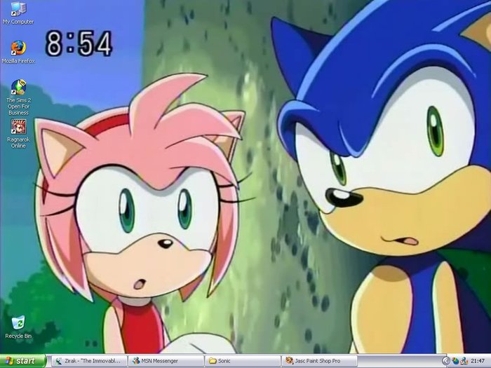 Confused_Amy_And_Sonic_by_RikkuOtaku
