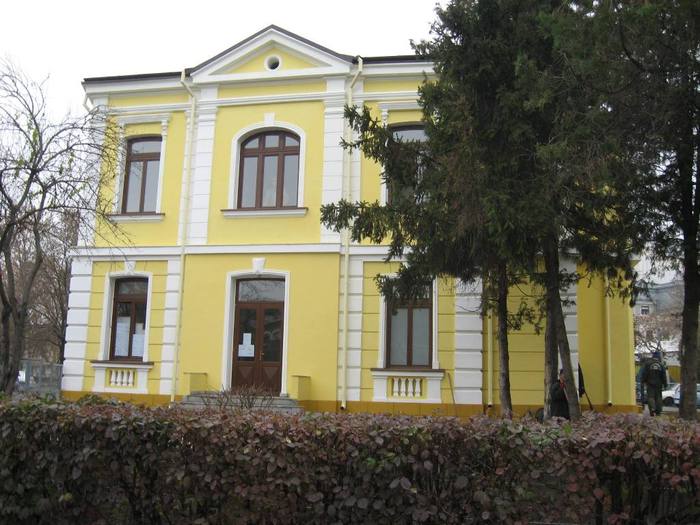 7. Casa de casatorii din Iasi de pe vremea mea - 1970 - 10 - Prin Moldova 16-21 Noiembrie 2010