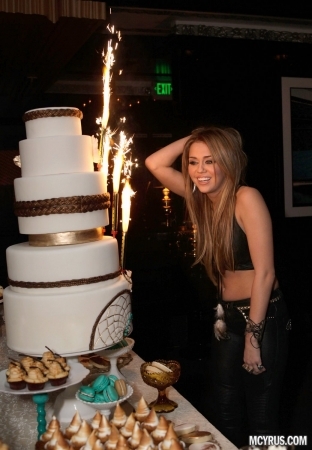 normal_001 - Ziua de nastere a lui Miley-18 ani