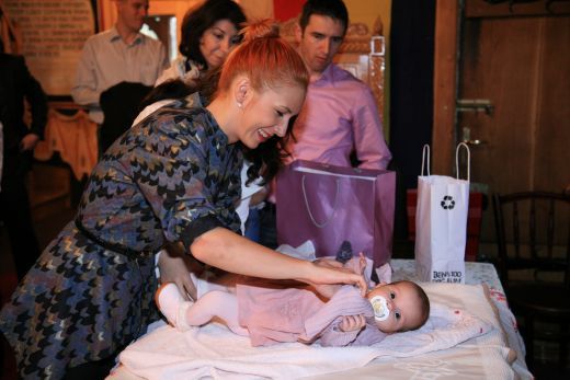 adela-popescu-a-fost-nasa-de-botez-pentru-nepoata-ei-natalia-elena-galerie-foto_2