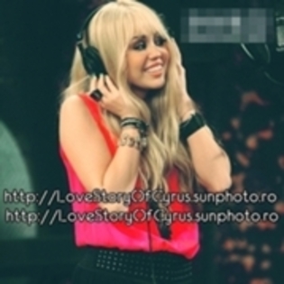 24649197_QZBQJIGZZ - hannah montana forever si maily
