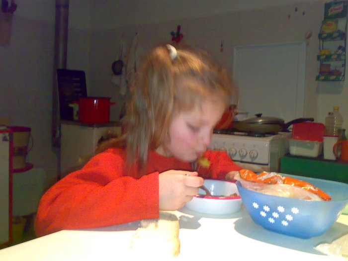 08032007139; eu mancand
