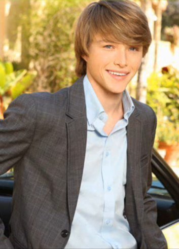 149204_142434395809077_100001275521571_225664_1907943_n - Sterling Knight