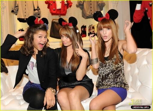 normal_debby-ryan-bella-thorne-minnie-muse-01 - Forever - 21 - VIP - Event - with - Minnie - Mouse