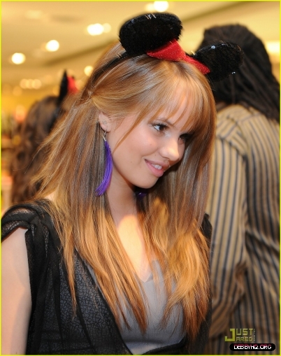 normal_debby-ryan-bella-thorne-minnie-muse-04 - Forever - 21 - VIP - Event - with - Minnie - Mouse