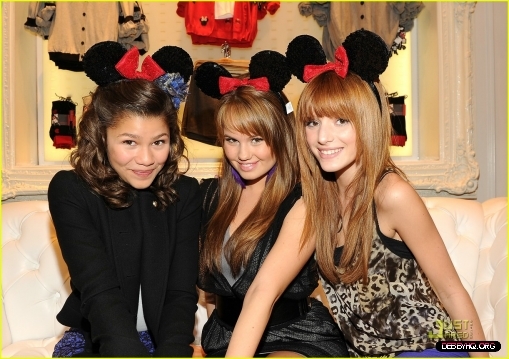 normal_debby-ryan-bella-thorne-minnie-muse-13 - Forever - 21 - VIP - Event - with - Minnie - Mouse