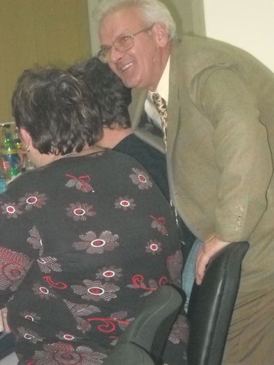 un barbat....doi cartofi