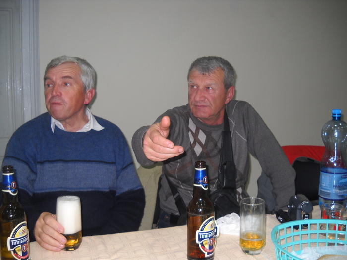 ti-am spus ca-i acolo