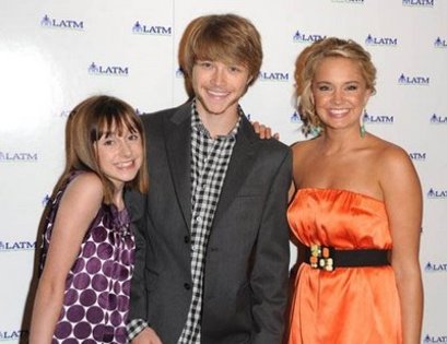 Allisyn Arm With Sterling Knight And Tiffany Thornton - sterling kninght
