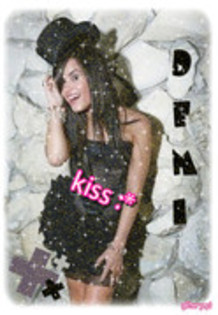 24972947_MGOEUSZMQ - demi lovato