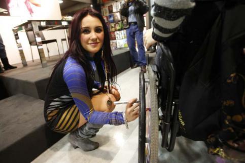 mg2828 - Dul sesiune-autografe