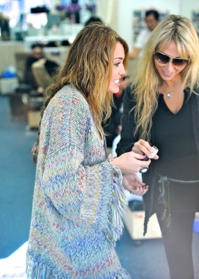 At a salon in Toluca Lake [26th November] (11) - Toate Pozele Mele Cu Miley