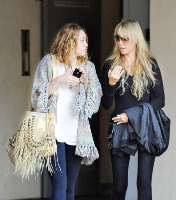 At a salon in Toluca Lake [26th November] (6) - Toate Pozele Mele Cu Miley