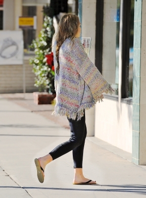 At a salon in Toluca Lake [26th November] (9) - Toate Pozele Mele Cu Miley