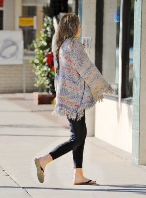 At a salon in Toluca Lake [26th November] (9)