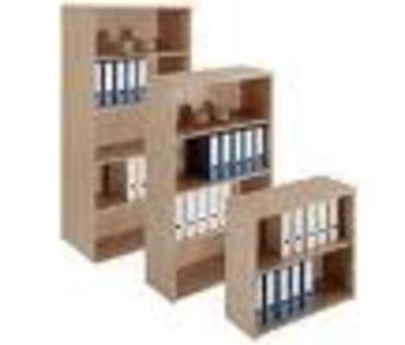 Dulap cu carti in camera lui Su