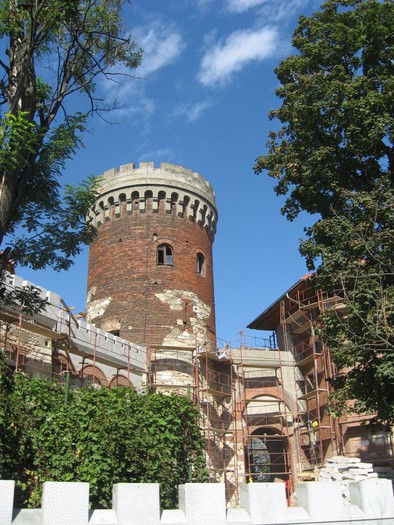 Turnul lui Tepes , este in restaurare o sa fie un muzeu
