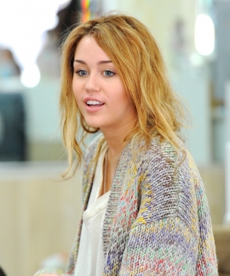  - x Miley At a salon in Toluca Lake - 26 November 2010