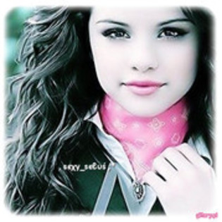 22936416_XIYHUYVDZ - SELENA gomez