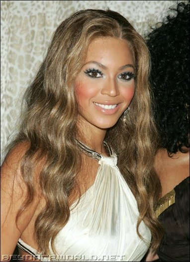 2005-01-06_140631_BEYONCE_LACEFRONT2
