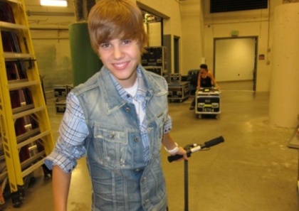 - 2010 On The - MY WORLD - Tour