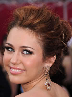 3be4253d2b424cf5_Miley-Cyrus-2010-Oscars1