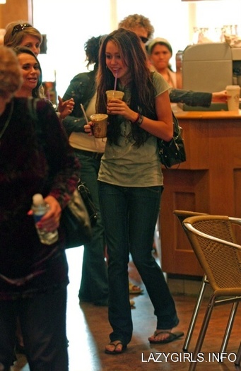 mileycyrusheadingtoreco (1)