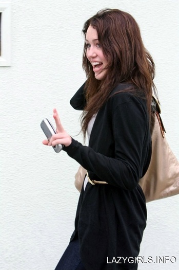 mileycyrusheadingtoreco (3)