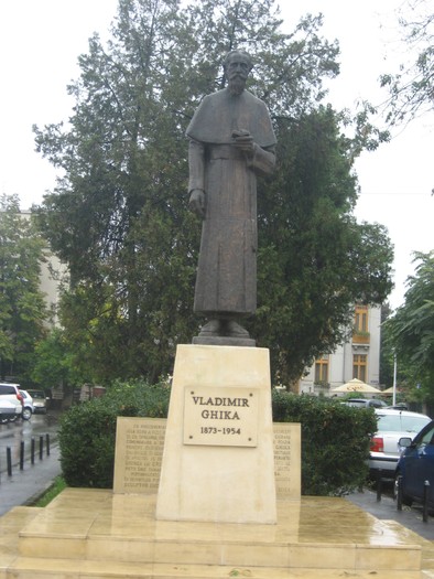 statuia cardinalVladimir Ghika - bucuresti 2 muz Zambacian  schitul Darvari muzeul  Palady