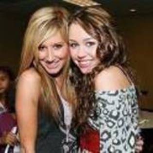 ashley tisdale si miley cyrus - Miley Cyrus si Ashley Tisdale