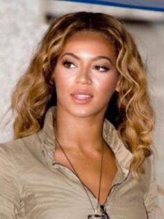 beyonce_casual_wavy_hairstyle347 - byonce si shakira