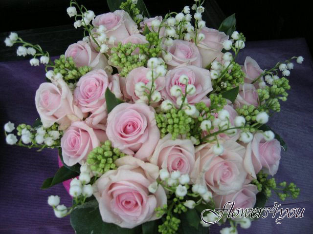 buchet%20mireasa%20din%20trandafiri%20si%20lacramioare