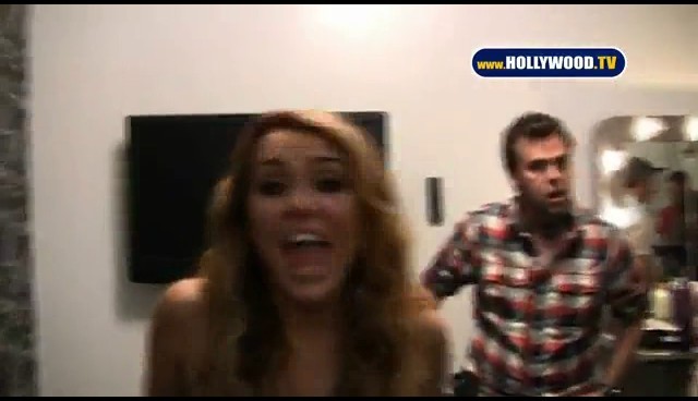  - x Miley Cyrus e a Festa no Brasil - Party in Brazil with Miley Cyrus - Screen Captures 2010