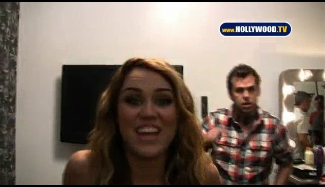  - x Miley Cyrus e a Festa no Brasil - Party in Brazil with Miley Cyrus - Screen Captures 2010