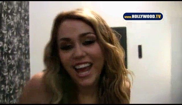  - x Miley Cyrus e a Festa no Brasil - Party in Brazil with Miley Cyrus - Screen Captures 2010