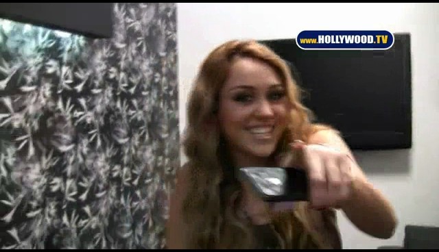  - x Miley Cyrus e a Festa no Brasil - Party in Brazil with Miley Cyrus - Screen Captures 2010