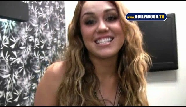  - x Miley Cyrus e a Festa no Brasil - Party in Brazil with Miley Cyrus - Screen Captures 2010