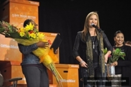 concert03 - demi lovato