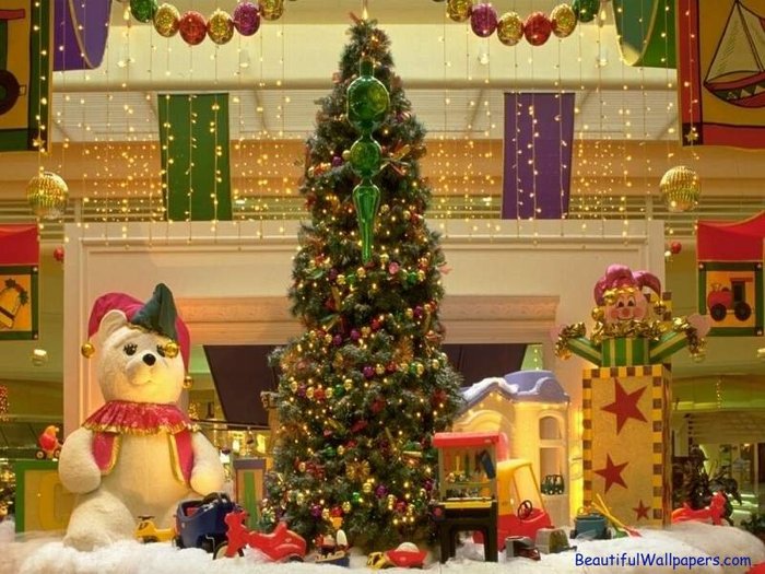 brad-si-multe-cadouri; cr%u0103ciunul
